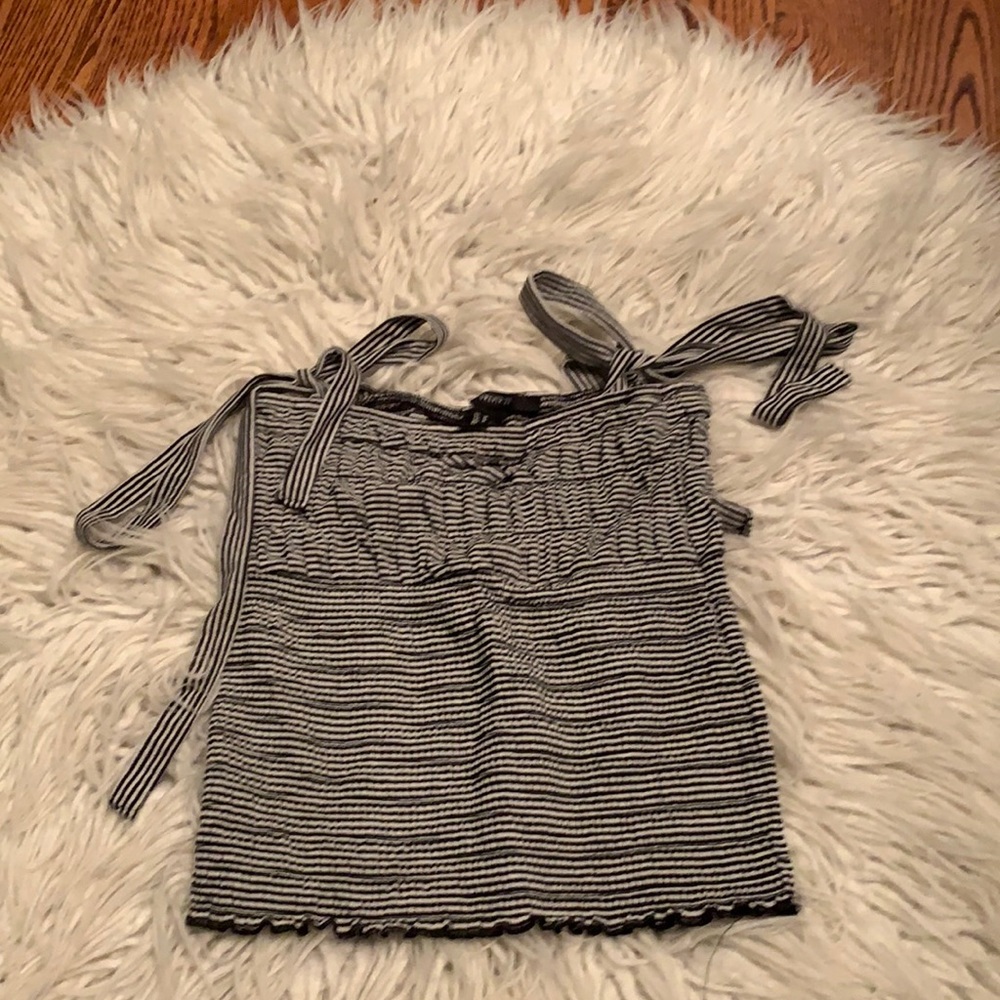 FOREVER 21 CROP TIE TOP